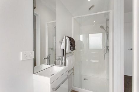 Photo of property in 5 Wheatsheaf Lane, Heathcote Valley, Christchurch, 8022