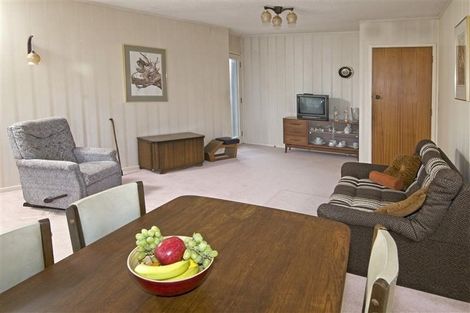 Photo of property in 2/1 Ribblesdale Road, Henderson, Auckland, 0612