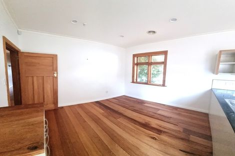 Photo of property in 122a Apu Crescent, Lyall Bay, Wellington, 6022