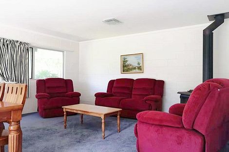 Photo of property in 17 Macnay Way, Murrays Bay, Auckland, 0630