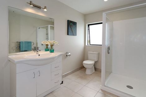 Photo of property in 30a Derwent Crescent, Titirangi, Auckland, 0604