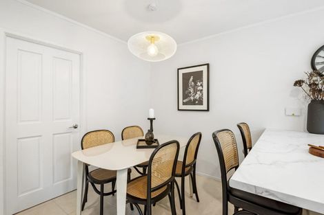 Photo of property in 2/7 Tallington Crescent, Torbay, Auckland, 0630