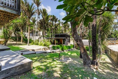 Photo of property in 80 Motutara Road, Muriwai, Waimauku, 0881