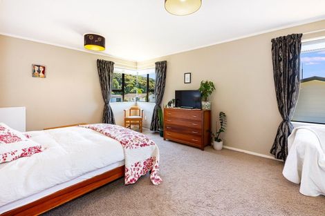 Photo of property in 61 Albatross Close, Whitby, Porirua, 5024