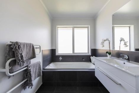 Photo of property in 16 Tawhiti Road, Pukekohe, 2120