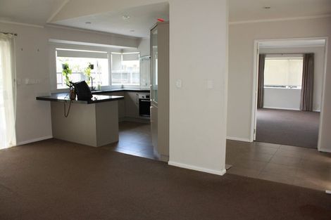 Photo of property in 2 Amadeus Place, Northpark, Auckland, 2013