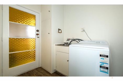 Photo of property in 1 Oxford Street, Waimate, 7924