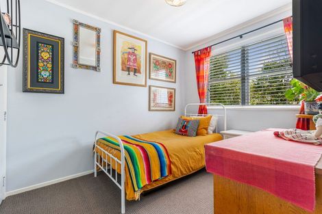 Photo of property in 18 Taioma Crescent, Te Atatu Peninsula, Auckland, 0610