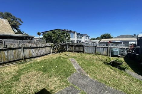 Photo of property in 16 Saint Leonards Road, Kelston, Auckland, 0602