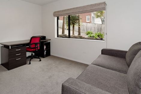 Photo of property in 30a Derwent Crescent, Titirangi, Auckland, 0604