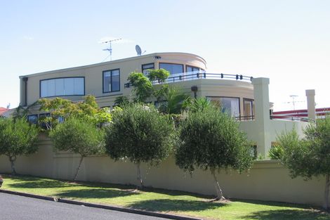 Photo of property in 62 Castor Bay Road, Castor Bay, Auckland, 0620