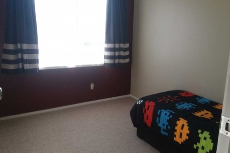 Photo of property in 75 Kemp Road, Massey, Auckland, 0614