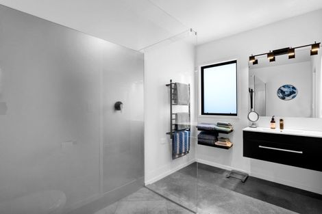 Photo of property in 4 Cessna Lane, Glen Avon, New Plymouth, 4312