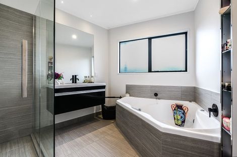 Photo of property in 11 Rosehill Place, Nawton, Hamilton, 3200