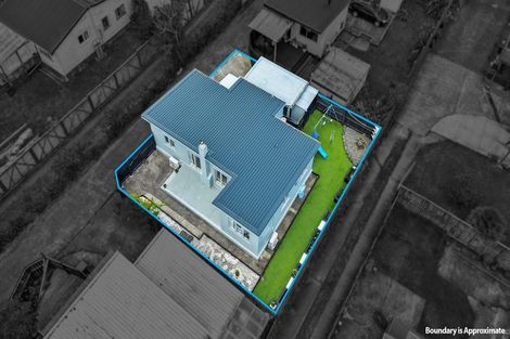 Photo of property in 2/176 Henderson Valley Road, Henderson, Auckland, 0612