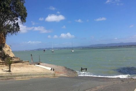 Photo of property in 53 Island Bay Road, Beach Haven, Auckland, 0626