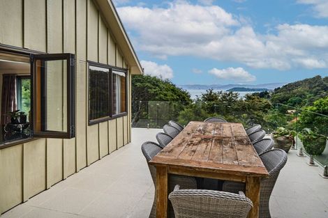 Photo of property in 9 Whiorau Grove, Lowry Bay, Lower Hutt, 5013