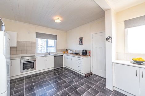 Photo of property in 16 Central Avenue, Gonville, Whanganui, 4501