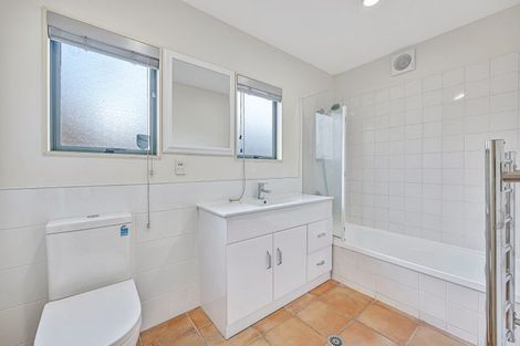 Photo of property in 19 Horotutu Road, Greenlane, Auckland, 1061