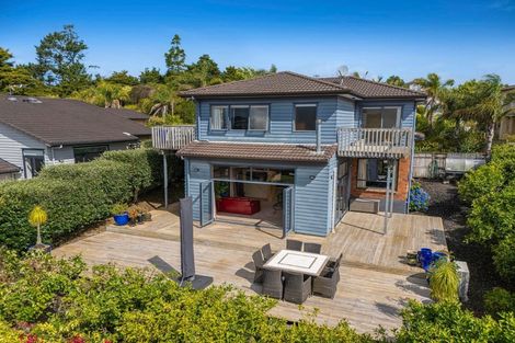 Photo of property in 13 Seagate Place, Red Beach, 0932