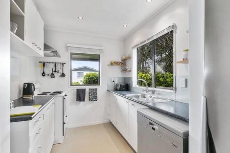 Photo of property in 16 Abilene Crescent, Churton Park, Wellington, 6037