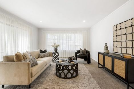 Photo of property in 2/7 Tallington Crescent, Torbay, Auckland, 0630