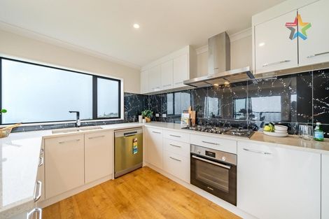 Photo of property in 8 Poto Road, Normandale, Lower Hutt, 5010