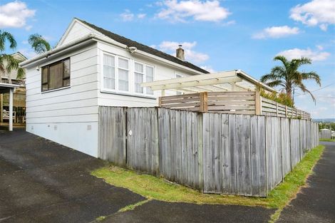 Photo of property in 19 Blacklock Avenue, Henderson, Auckland, 0612