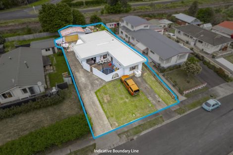 Photo of property in 17 Fernleigh Avenue, Waiuku, 2123