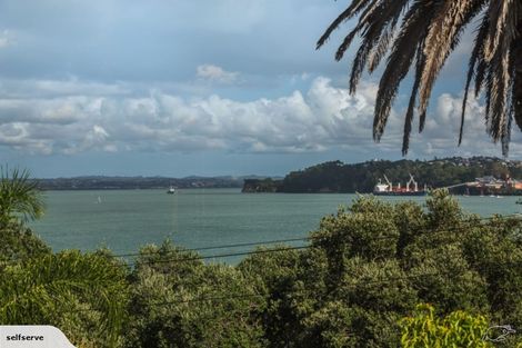 Photo of property in 5 Queen Street, Northcote Point, Auckland, 0627