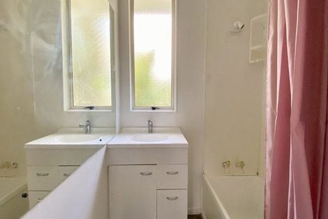 Photo of property in 26a Roberts Road, Te Atatu South, Auckland, 0610