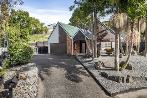 Photo of property in 2 Stitchbird Close, Murrays Bay, Auckland, 0630