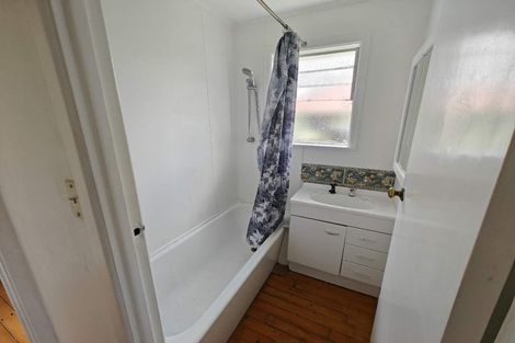 Photo of property in 33 Howard Road, Northcote, Auckland, 0627