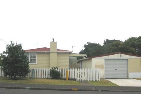 Photo of property in 2/50 Kaipatiki Road, Glenfield, Auckland, 0629