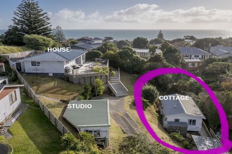 Photo of property in 11 Mutu Road, Paekakariki, 5034