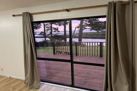 Photo of property in 10 Rukumoana Place, Clendon Park, Auckland, 2103