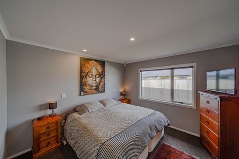 Photo of property in 18 Belgrove Place, Waipukurau, 4200