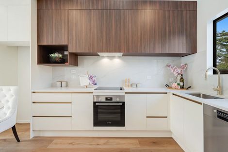 Photo of property in 140a Edgewater Drive, Pakuranga, Auckland, 2010