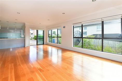 Photo of property in 16 Fernhill Way, Oteha, Auckland, 0632