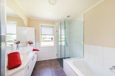 Photo of property in 5 Te Arakura Road, Newbury, Feilding, 4775
