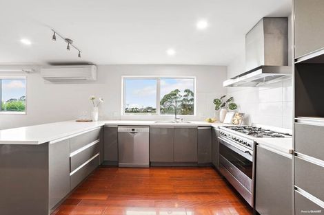 Photo of property in 65 Zara Court, Windsor Park, Auckland, 0632