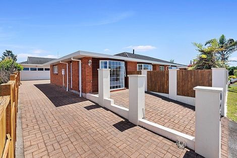 Photo of property in 35 Heta Road, Highlands Park, New Plymouth, 4312