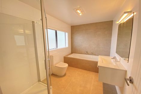 Photo of property in 8 Tagish Way, Orewa, 0931