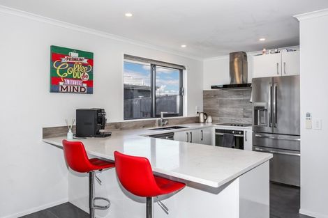 Photo of property in 16 Lippiatt Crescent, Pokeno, 2402