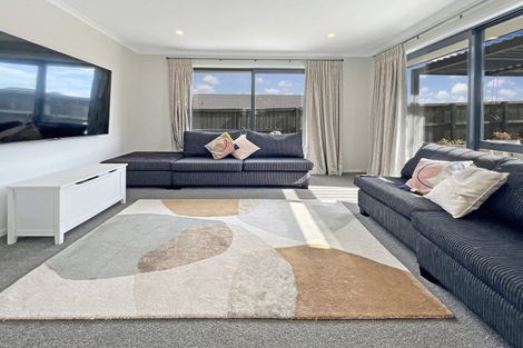 Photo of property in 3 Omahuru Road, Glenbrook, 2681