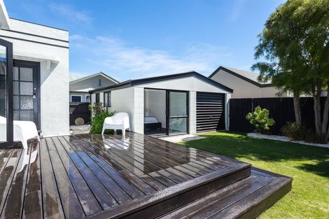 Photo of property in 71a Eastern Terrace, Beckenham, Christchurch, 8023