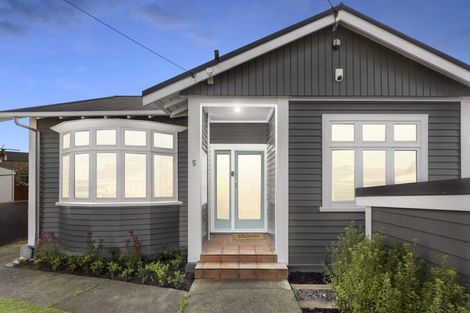 Photo of property in 5 Torridon Road, Miramar, Wellington, 6022