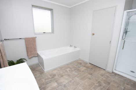 Photo of property in 3 Church Street, Winton, 9720