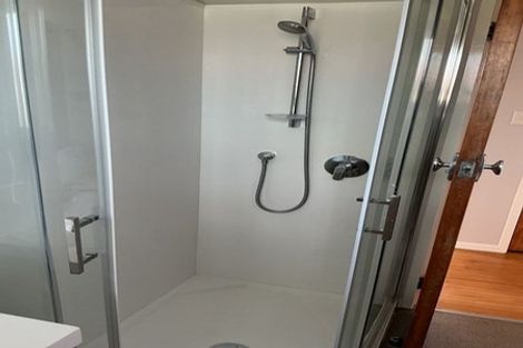 Photo of property in 2/30 Sunnynook Road, Sunnynook, Auckland, 0620