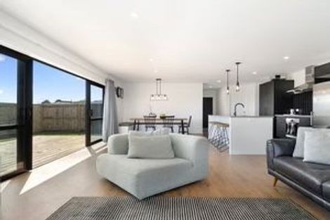 Photo of property in 16 Charlotte Drive, Omokoroa, 3114